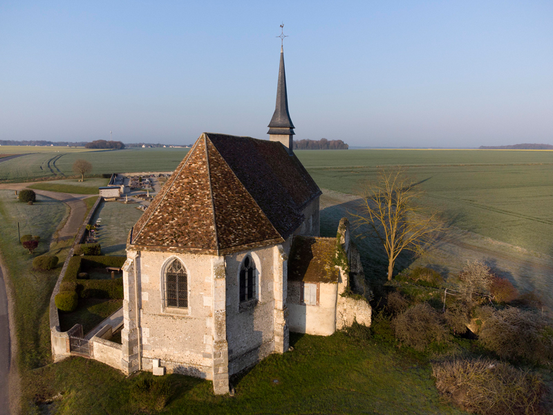 Eglise vue par drone de plus près